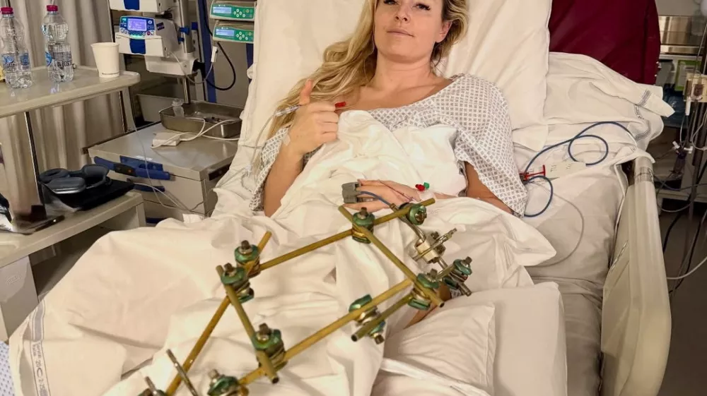 U.S. skier Lindsey Vonn lies in a hospital bed, after she crashed during the Women's Downhill, in Treviso, Italy, in this picture obtained from social media on February 11, 2026. @lindseyvonn via Instagram/via REUTERS THIS IMAGE HAS BEEN SUPPLIED BY A THIRD PARTY. MANDATORY CREDIT. NO RESALES. NO ARCHIVES.