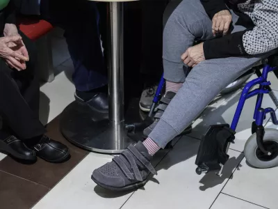 - 05.12.2025 - Robert Golob je obiskal Dom Starej&scaron;ih Občanov &Scaron;i&scaron;ka- starost, starostniki, dolgotrajna oskrba//FOTO: Jaka Gasar