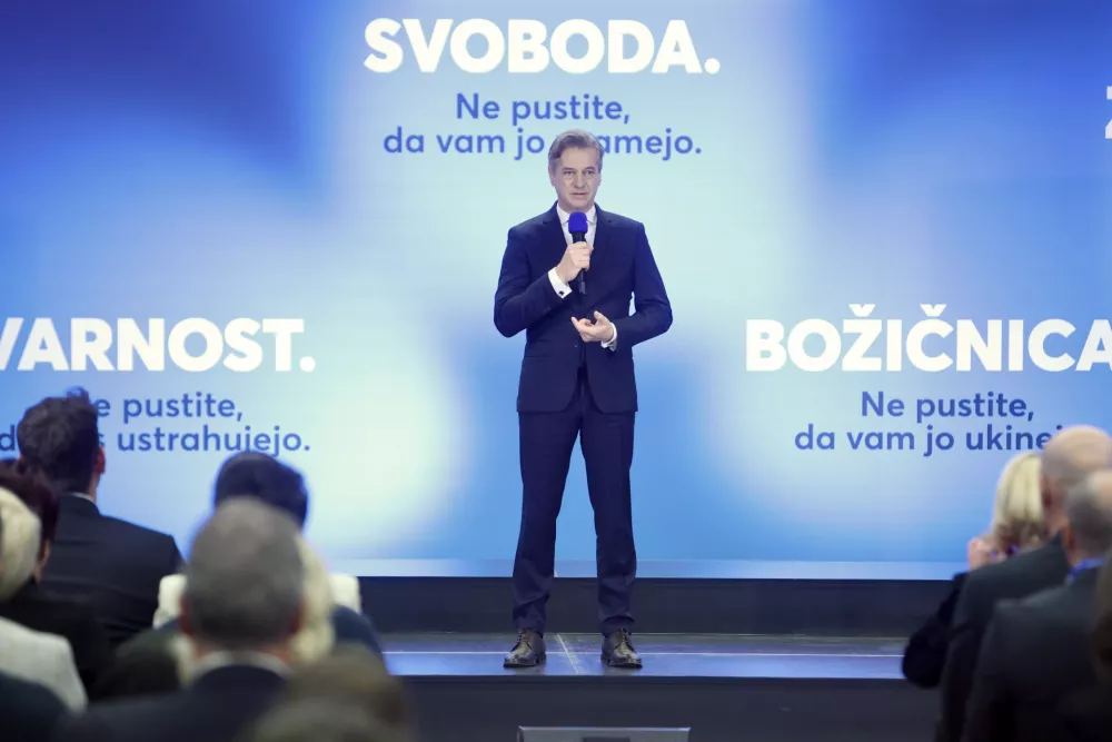 Golob pravi, da je hi&scaron;a prenovljena, ne pa &scaron;e dokončana