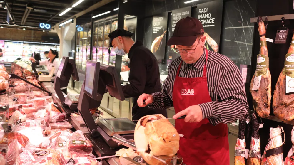 - velikonočna &scaron;unka -&nbsp;- 15.04.2022 &ndash; Maximarket - trgovina Mercator MAXI, Trg republike 1 v Ljubljani&nbsp;//FOTO: Bojan Velikonja