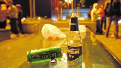 mladina pije alkohol v parkumladina, alkohol, pijača/// FOTO: MATEJ POV&Scaron;EOPOMBA: SAMO ZA OBJAVO V ČASOPISU DNEVNIK