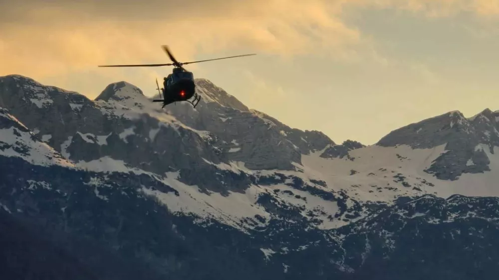 Helikopter, Gorska re&scaron;evalna zveza, voja&scaron;ki helikopter, gore, planine