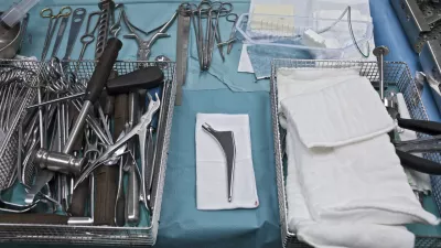 Za 300 tisoč evrov tožila kliniko zaradi poškodbe po lepotni operaciji