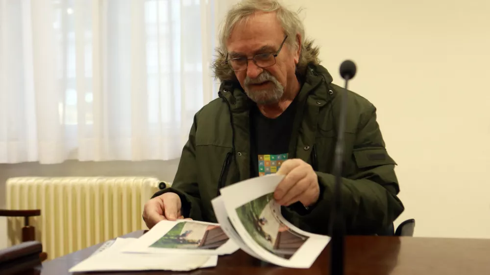 Streljal na soseda, zdaj pravi, da je pi&scaron;tolo kupil zaradi piratov s Karibov