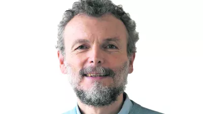 Dragan Petrovec, zunanji kolumnist- Dnevnik 2016 - portreti za komentarje in kolumne - kolumnisti - komentatorji - novinarji - novinarka - //FOTO: Tomaž Skale------BARVNA!!!, FOTO PERMANENT!!!