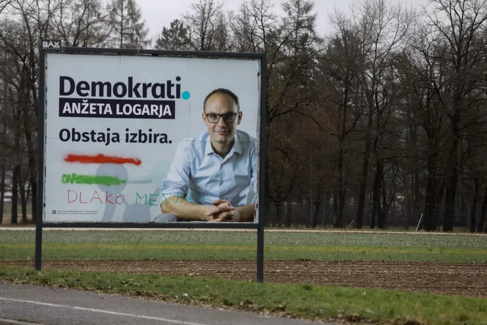 Demokrati Anžeta Logarja13.2.2026 - Predvolilni plakat - politično ogla&scaron;evanje - Jumbo plakat - politični plakatFoto: Luka Cjuha