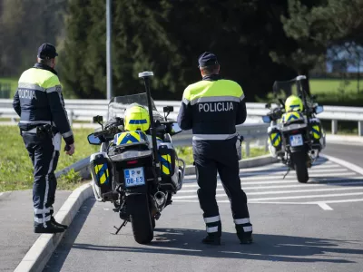 prometni nadzorpolicija - simbolična fotografijaprometna policijavarnost v prometupolicija na motorjihmotoristična policijaprehitri voznikiavtocestna policija08.04.2025 Policijski nadzor, počivali&scaron;če PovodjeFOTO: Nik Erik Neubauer