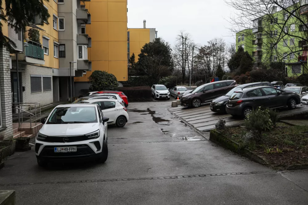 Po &Scaron;tepanjskem naselju &scaron;e Fužine: 5 črnih točk parkiranja v ljubljanskih soseskah