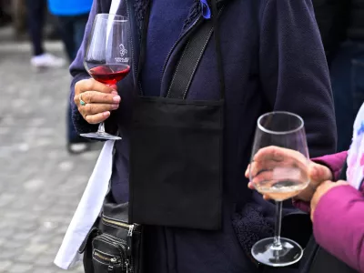 alkohol alkoholizem simbolična fotografijavino vinarstvopitje08.11.2025 Martinovanje v Ljubljani - Ljubljanska vinska pot Foto: Nik Erik Neubauer