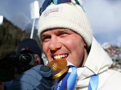 Milano Cortina 2026 Olympics - Biathlon - Men's 15km Mass Start Victory Ceremony - Anterselva Biathlon Arena, South Tyrol, Italy - February 20, 2026. Gold medallist Johannes Dale-Skjevdal of Norway celebrates during the victory ceremony REUTERS/Matthew Childs