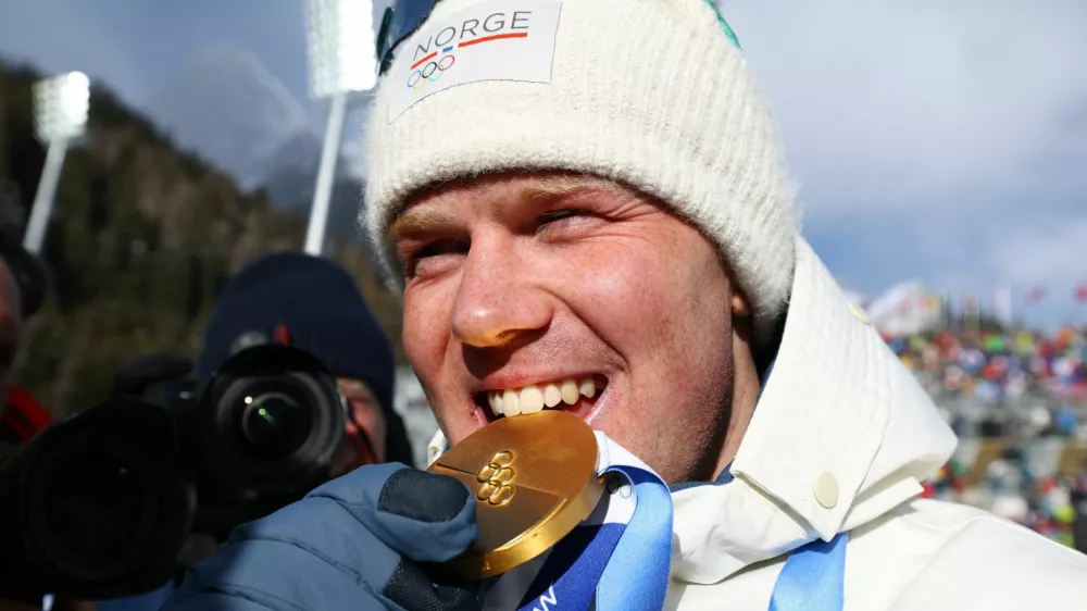 Milano Cortina 2026 Olympics - Biathlon - Men's 15km Mass Start Victory Ceremony - Anterselva Biathlon Arena, South Tyrol, Italy - February 20, 2026. Gold medallist Johannes Dale-Skjevdal of Norway celebrates during the victory ceremony REUTERS/Matthew Childs
