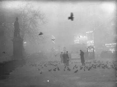 Sloviti trg, Trafalgar Square, ko se je začela megla spu&scaron;čati. / Foto: Profimedia