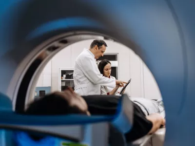 Žarčenje ni nedolžno, velikokrat pa vendarle re&scaron;i življenje. / Foto: Istock