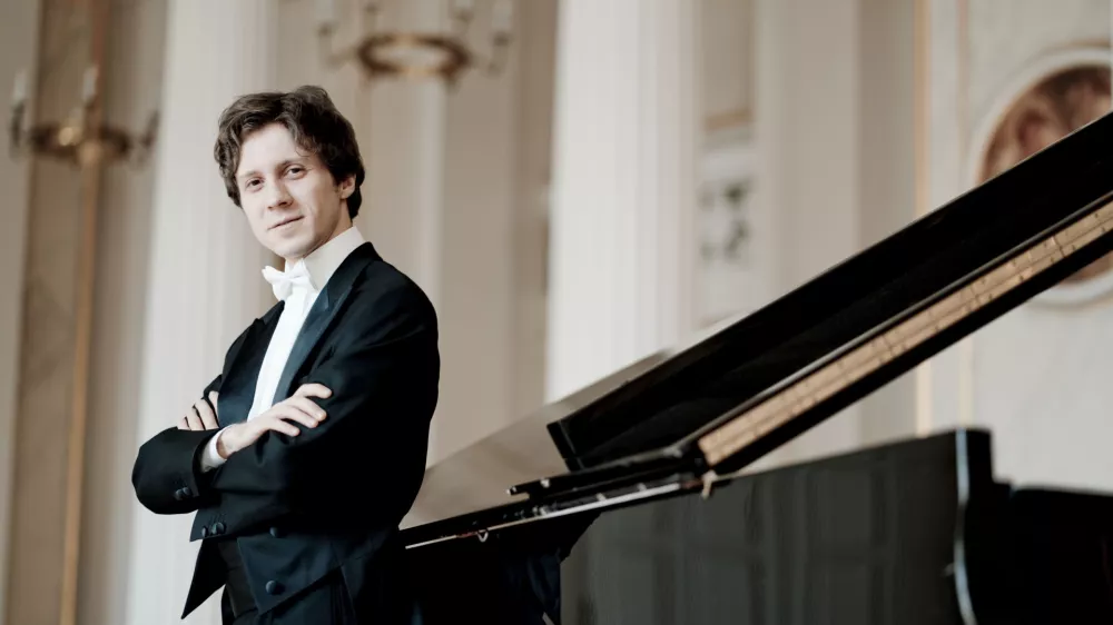 Pianist, ki poslu&scaron;a notranjo logiko skladbe: &raquo;Ne stopim na oder, če nisem pripravljen&laquo;