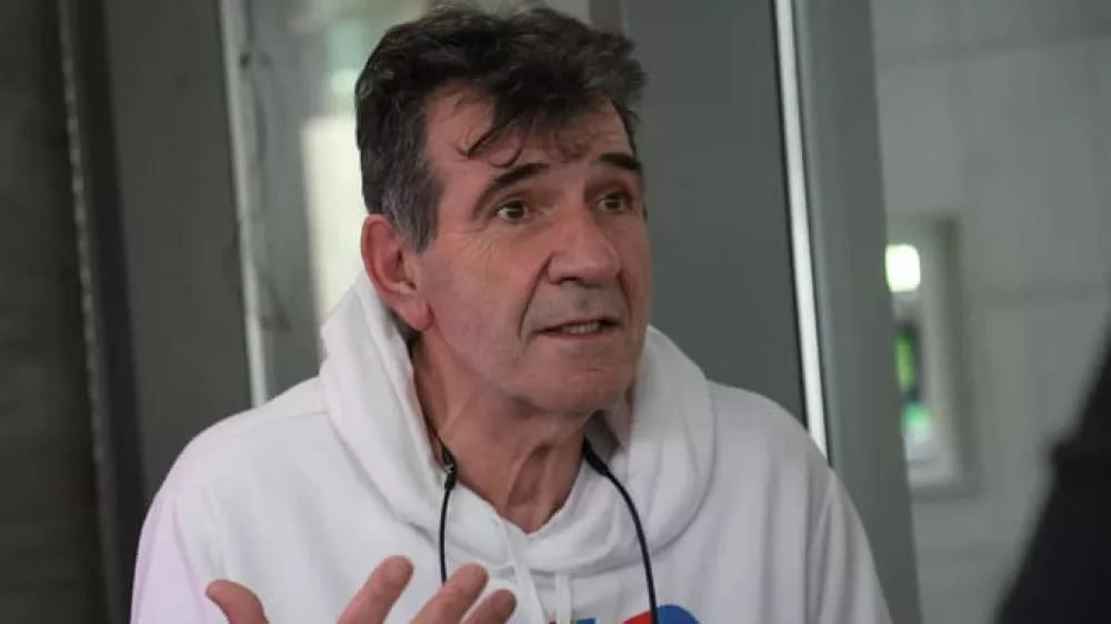 Memi Bečirovićko&scaron;arkarski trenernekdanji selektor Slovenijenazadnje trener Nanjinga na Kitajskem