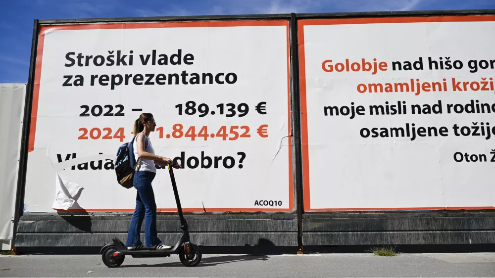 plakatna mesta, obcestni oglasi, protivladni plakati, oglas25.08.2025 - Plakati proti delovanju vlade Roberta Goloba. Foto: Nik Erik Neubauer 