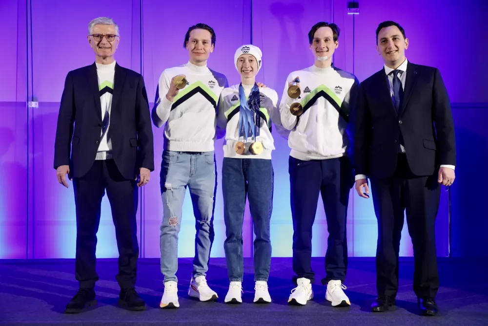 (FOTO) Slovenija bučno pozdravila junake ZOI