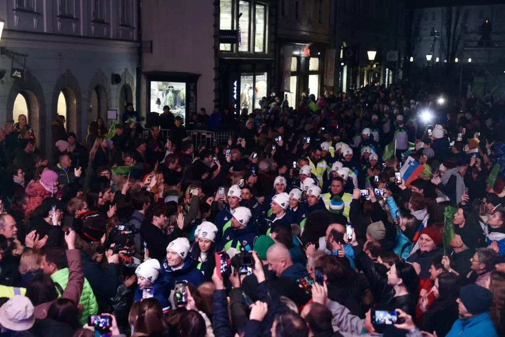 (FOTO) Slovenija bučno pozdravila junake ZOI