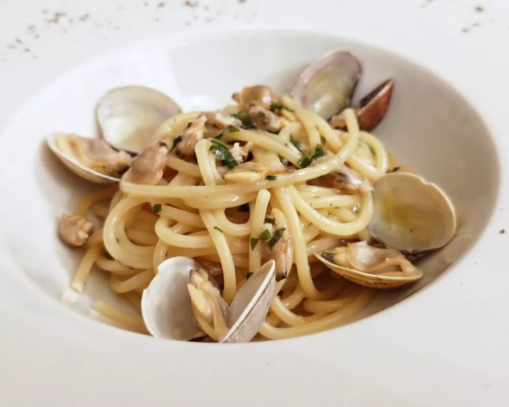 &Scaron;pageti z vongolami, Gostilna As