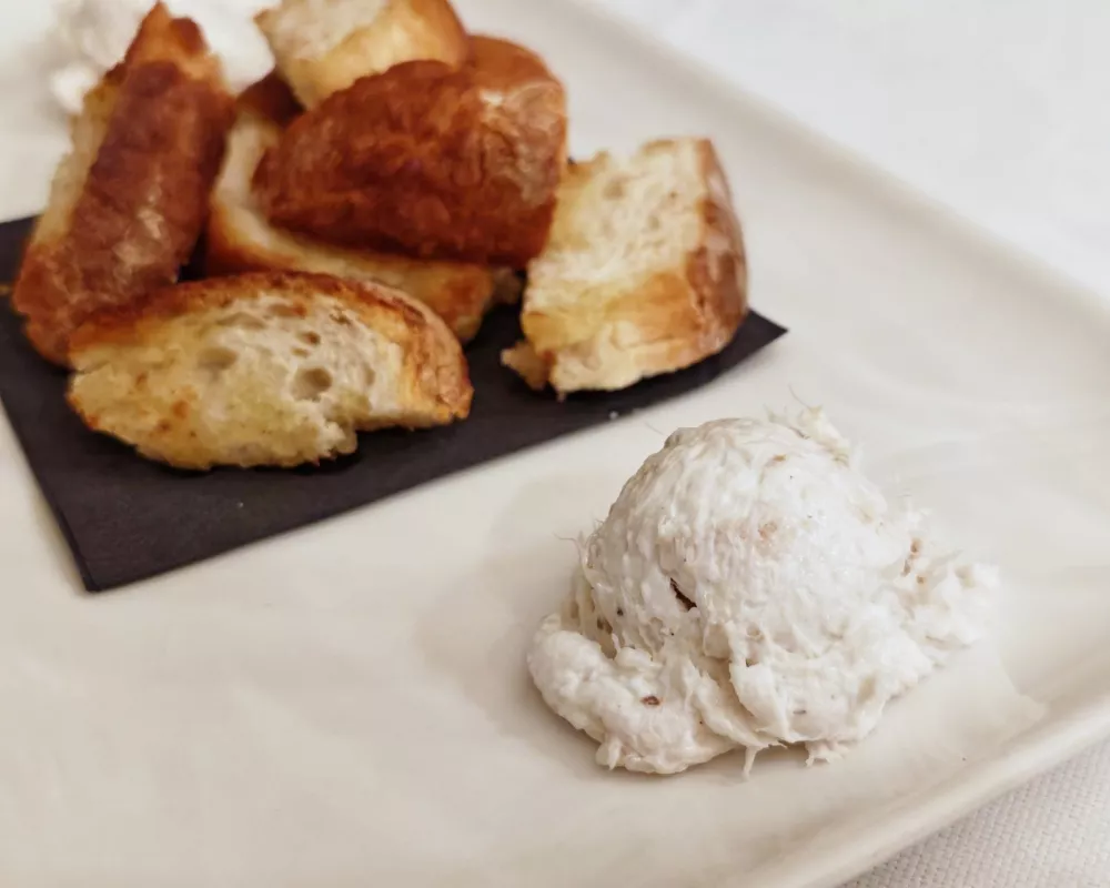 Bakalar, Gostilna As