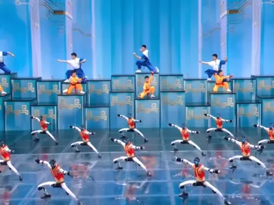 Med nastopom, ki je navdu&scaron;il s sinhronizacijo. / Foto: Cgtn/zajem Zaslona