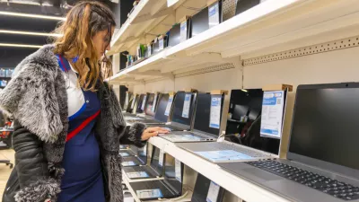 Ker Merkur vlada tehnologiji in prevoznim sredstvom, nakup novega računalnika, pametnega telefona ali avtomobila raje prestavite. / Foto: Getty Images