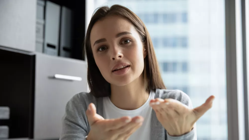 Če se pogovarjate sami s seboj, je to lahko znak visoke inteligence. / Foto: Istock