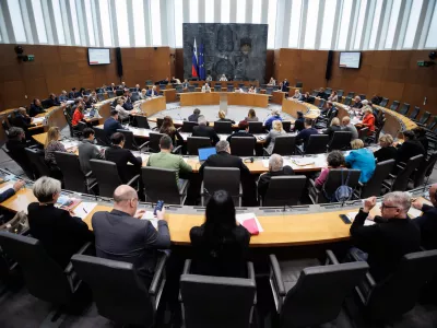 Ljubljana, drzavni zbor.Nadaljevanje seje DZ, na kateri so med drugim nadaljevali obravnavo proracunskih dokumentov za leti 2026 in 2027.