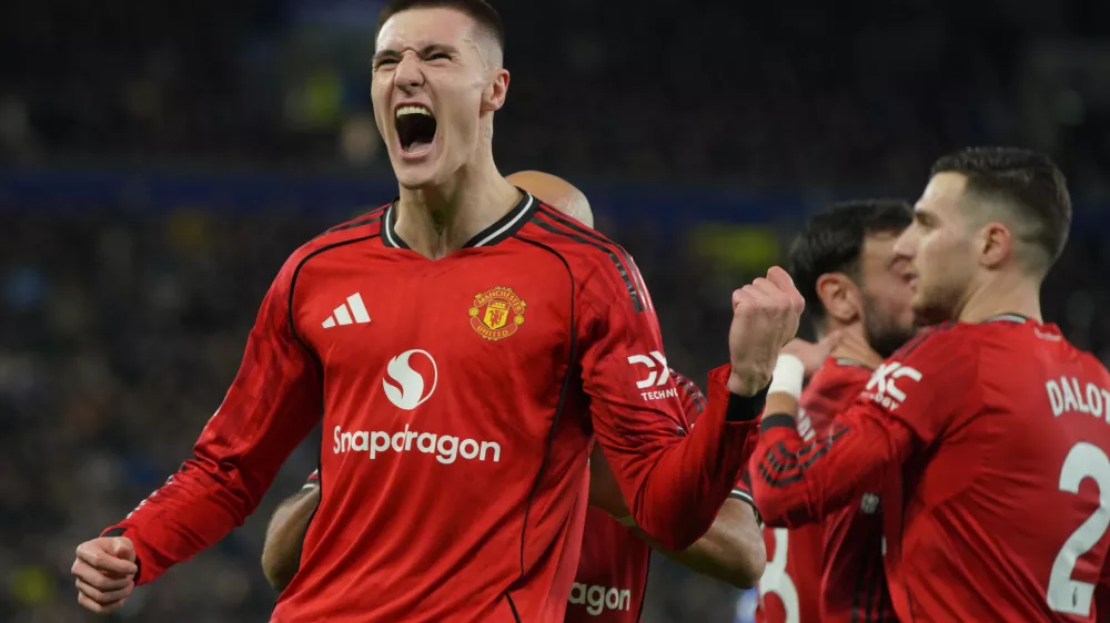 Manchester United's Benjamin Sesko celebrates after scoring during the Premier League soccer match between Manchester United and Everton in Liverpool, England, Monday, Feb. 23, 2026. (AP Photo/Ian Hodgson)