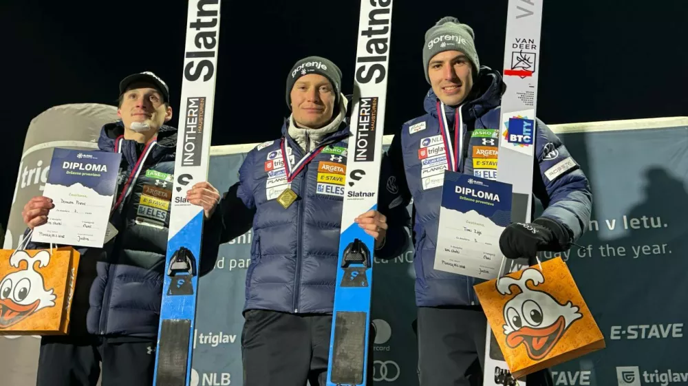 Najbolj&scaron;i trije skakalci na državnem prvenstvu (od leve): Domen Prevc, Anže Lani&scaron;ek in Timi Zajc.