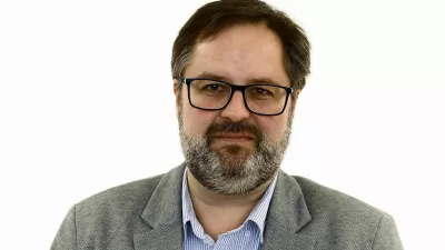 Aleš Gaube- Redakcija Dnevnik 2024 - portreti za komentarje in kolumne - kolumnisti - komentatorji – novinarji - portret //FOTO: Luka Cjuha / Foto: Luka Cjuha