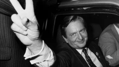 Swedish politican Olof Palme makes the victory sign after the Socialdemocrats election victory, September 19, 1982. Swedish prosecutors will announce on June 3, 2020 whether they plan to press charges or close the investigation into the unsolved 1986 murder of prime minister Olof Palme.,Image: 528601393, License: Rights-managed, Restrictions: Sweden OUT, Model Release: no