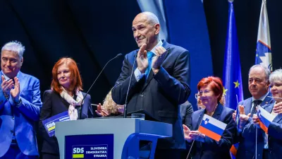 Ljubljana, Odiseja.Predvolilna konvencija SDS, na kateri so kandidati SDS za drzavnozborske volitve predstavili program Za Slovenijo, ob 37. obletnici ustanovitve obeh predhodnic SDS (SDZ in SDSS) pa bodo podelili tudi najvisje priznanje stranke, diamantni znak SDS.