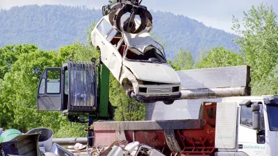 Center za ravnanje z odpadki Vrhnika, smeti odpad avto nalaganje pomična stiskalnica