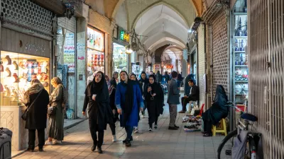 Bazar v Isfahanu danes &hellip; če ga ne bodo zru&scaron;ili barbari. / Foto: Istock