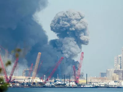 Smoke rises in the sky after blasts were heard in Manama, Bahrain, February 28, 2026. REUTERS/Stringer   TPX IMAGES OF THE DAY