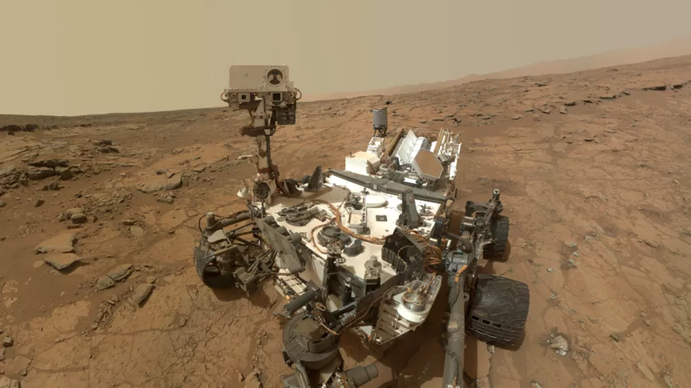NASA/JPL-CALTECH/MSSS IMAGE This self-portrait of NASA's Mars rover Curiosity combines dozens of images taken by the rover's Mars Hand Lens Imager on Feb. 3. / Foto: Nasa