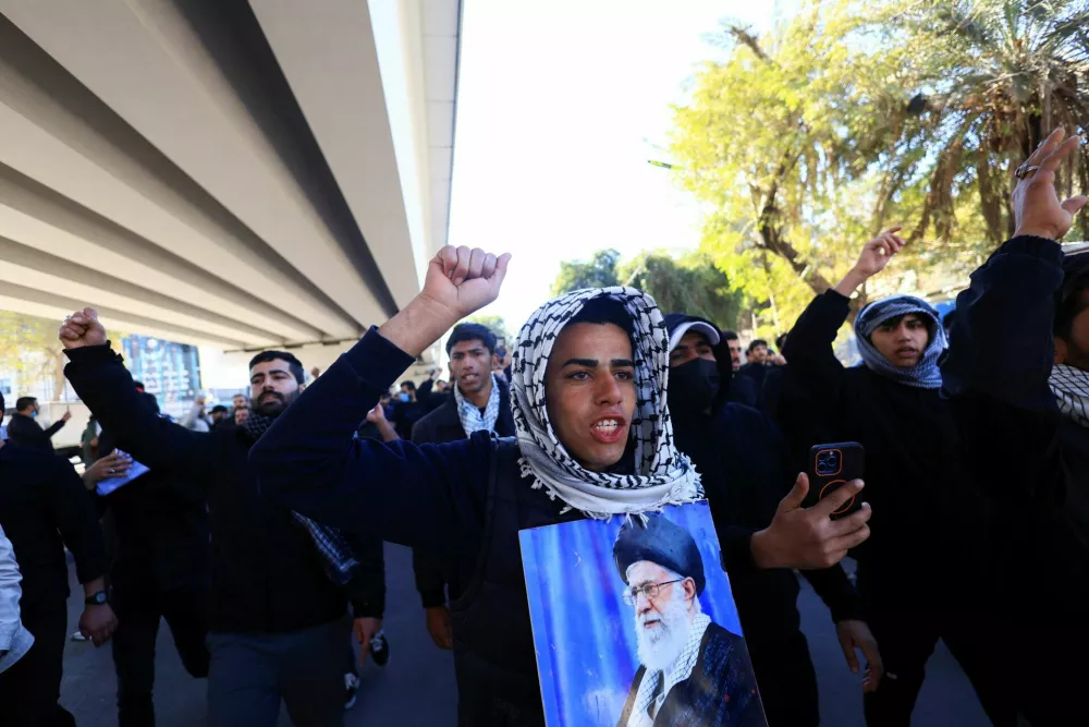 Protesters supporting Iraqi Shi'ite armed groups demonstrate near the entrance of the Green Zone after the killing of Iran's Supreme Leader Ayatollah Ali Khamenei, in Baghdad, Iraq, March 1, 2026. REUTERS/Thaier Al-Sudani