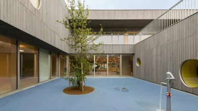 Vrtec Kočevje, enota Čebelica; zlati svinčnik 2023 za odlično izvedbo; strokovno priznanje Zbornice za arhitekturo in prostor Slovenije; avtorji arhitekture: svet vmes - Jure Hrovat, Ana Kreč, Katja Paternoster; avtorji krajinske arhitekture: Kolektiv Tektonika - Darja Matja&scaron;ec, Nejc Florjanc, Katja Mali. F foto Lov&scaron;in