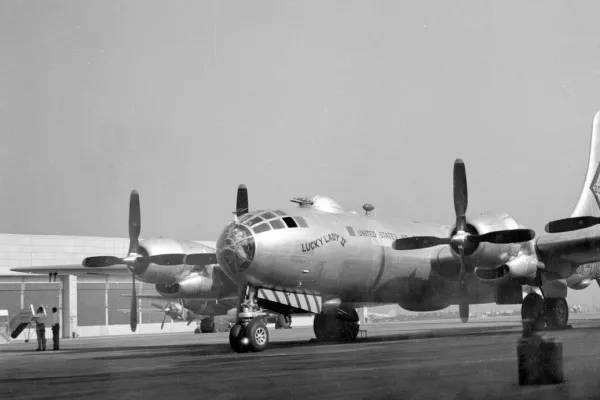 Letalo Lucky Lady II je bilo v zraku od 26. februarja do 2. marca. / Foto: Profimedia