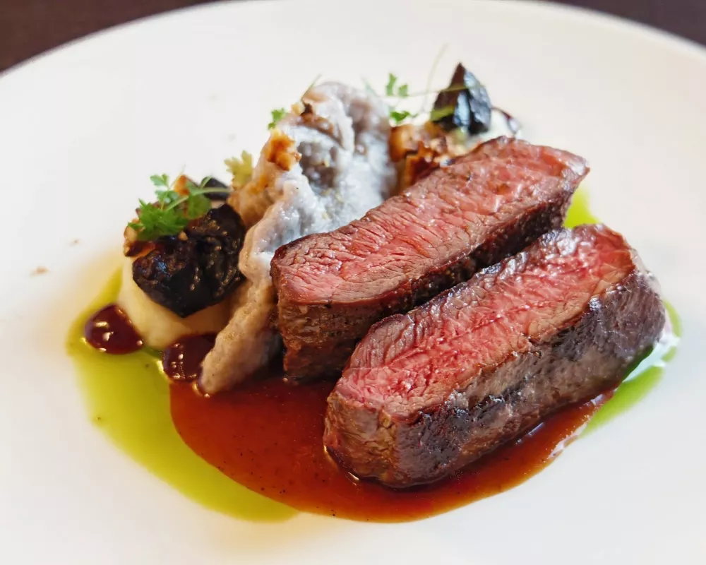 Jelenov hrbet, Gostilna pri Hrvatu