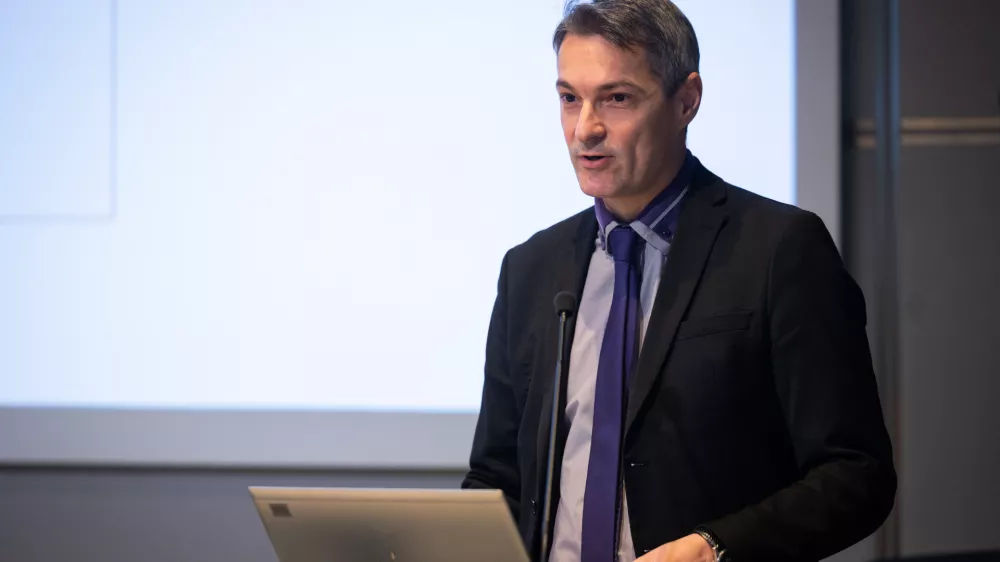 Ljubljana, GZS.Dogodek STA in GZS, namenjen razpravi o razvoju slovenskega gospodarstva in drzave Slovenija 2035 - od programov do ukrepov.Glavni ekonomist GZS Bojan Ivanc.