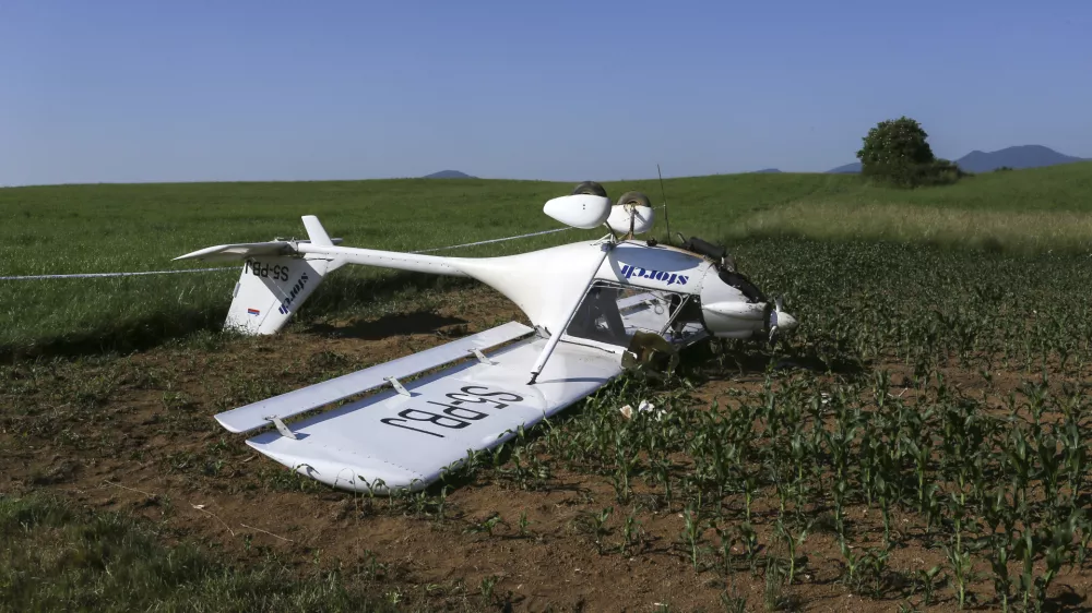- 10.06.2014 Grosuplje - letalska nesreča - pri prisilnem pristanku med Cikavo in Grosupljem strmoglavilo ultralahko letalo, pri čemer se je zaradi razmočenega terena letalo prevrnilo    //FOTO: Jaka Gasar