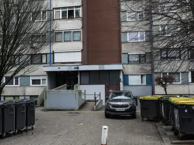 - nepravilno parkiranje,- Brodarjev trg,- 10.02.2026. - Težave s parkiranjem v Fužinah.//FOTO: Bojan Velikonja