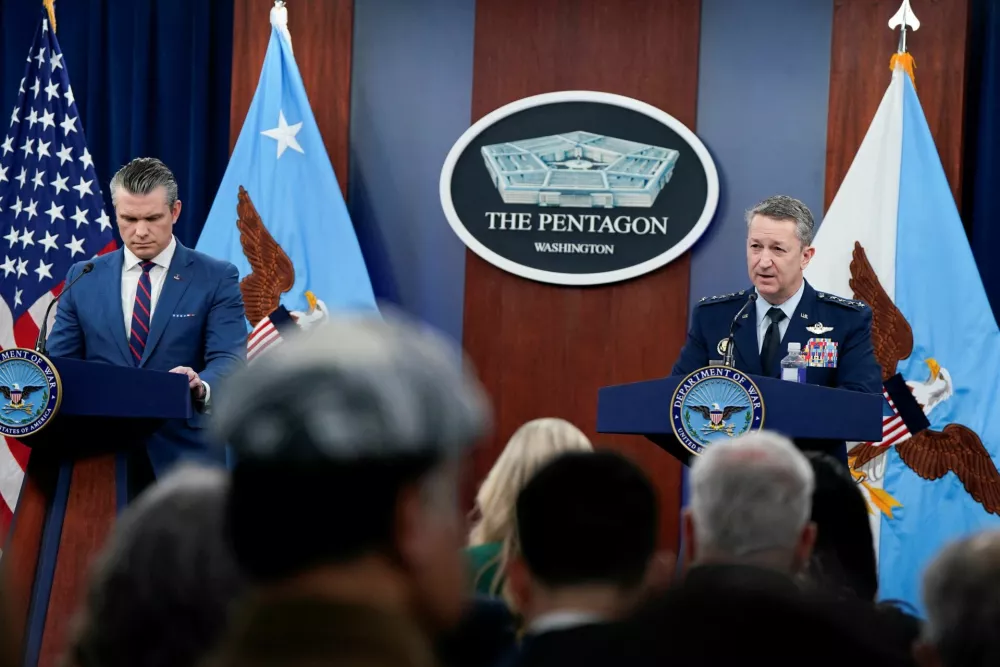 U.S. Secretary of Defense Pete Hegseth and Chairman of the Joint Chiefs of Staff General Dan Caine hold a briefing amid the U.S.-Israeli conflict with Iran, at the Pentagon in Washington, D.C., U.S., March 2, 2026. REUTERS/Elizabeth Frantz