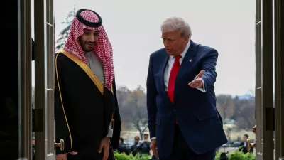 U.S. President Donald Trump and Saudi Crown Prince and Prime Minister Mohammed bin Salman, enter the White House in Washington, D.C., U.S., November 18, 2025. REUTERS/Evelyn Hockstein / Foto: Evelyn Hockstein