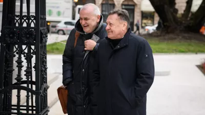 Ljubljana, okrozno sodisce.Predobravnavni narok v sojenju ljubljanskemu zupanu Zoranu Jankovicu in sestim soobtozenih v primeru nepravilnosti glede hladilne strojnice v kompleksu Stozice.Odvetnik Janez Koscak in ljubljanski zupan Zoran Jankovic.