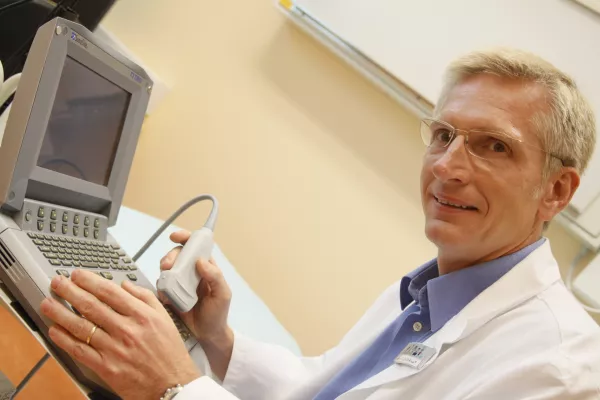 - prof. dr. Tadej Battelino, pediatrična klinika- Novinarska konferenca PZS (Plavalna zveza Slovenije) pred odhodom na EP//FOTO: Anja Av&scaron;ičOPOMBA: ZA OBJAVO V ČASOPISU DNEVNIK