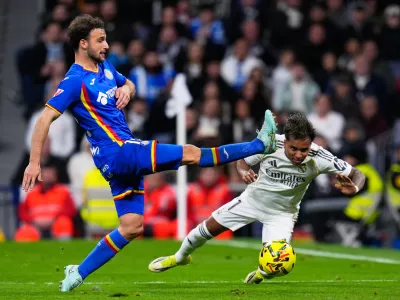 Getafe's Boselli fights for the ball against Real Madrid's Rodrygo during a Spanish La Liga soccer match between Real Madrid and Getafe in Madrid, Spain, Monday, March 2, 2026. (AP Photo/Manu Fernandez)