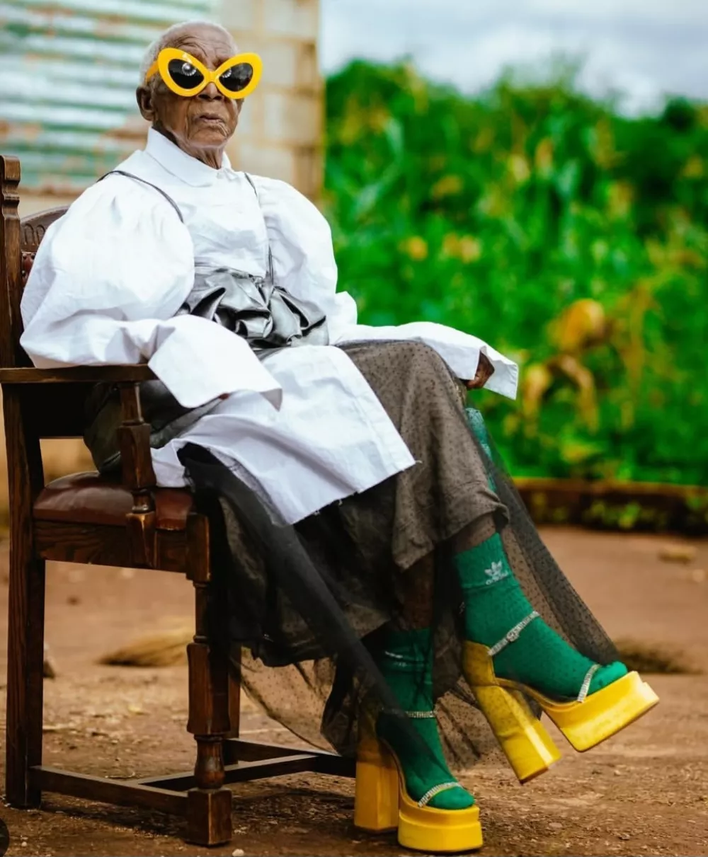 Visoka moda sredi podeželske Afrike.